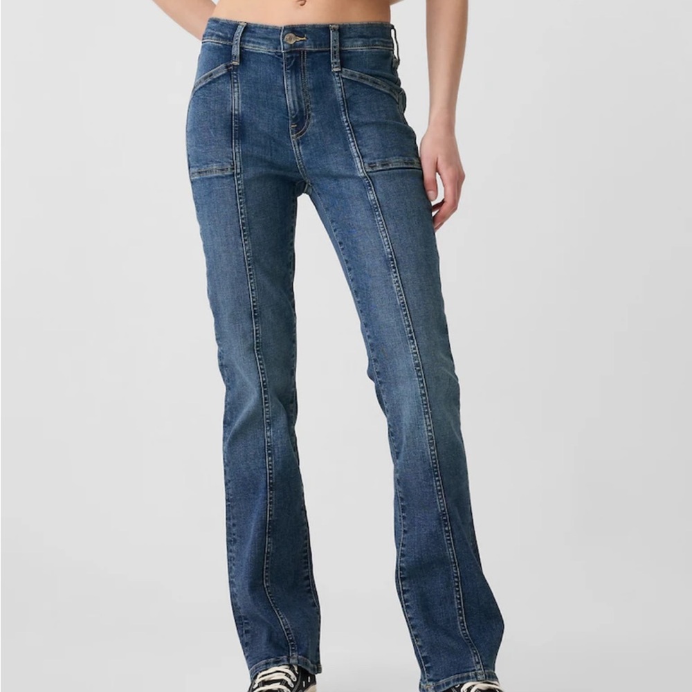 GAP Mid Rise Universal Baby Boot Cut Jeans. Medium wash. Size 14/32R.